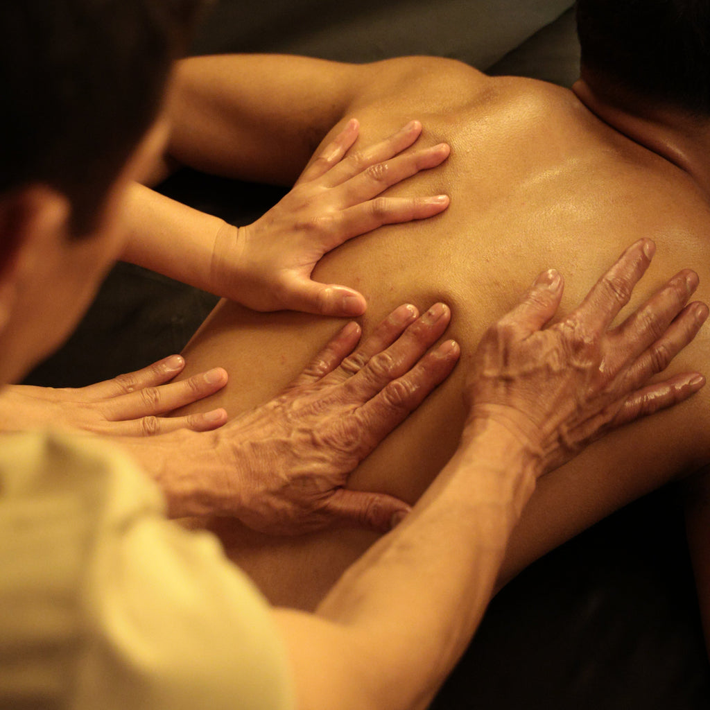 masaje thai con aceite 4 manos